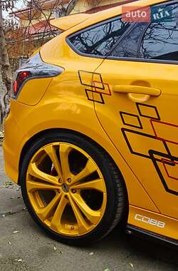 Хэтчбек Ford Focus 2013 в 
