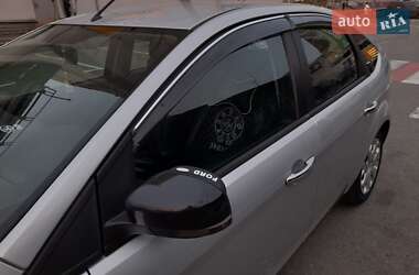Хэтчбек Ford Focus 2010 в 