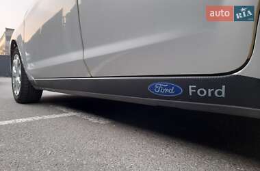 Хэтчбек Ford Focus 2010 в 