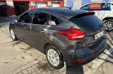Хэтчбек Ford Focus 2015 в 