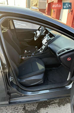 Хэтчбек Ford Focus 2015 в 