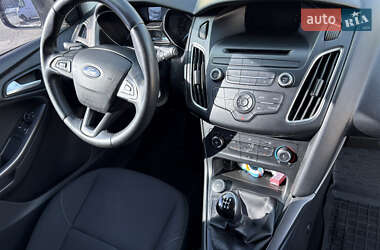 Хэтчбек Ford Focus 2015 в 