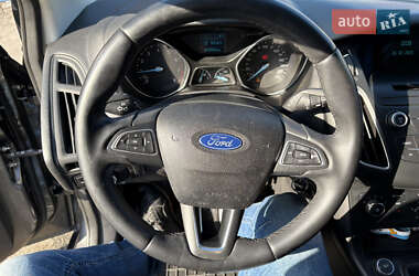 Хэтчбек Ford Focus 2015 в 
