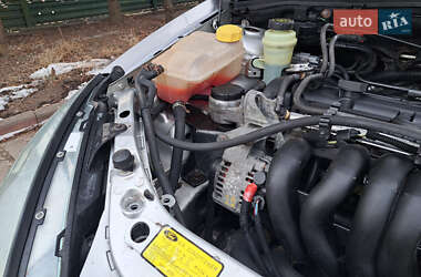 Хэтчбек Ford Focus 2001 в 