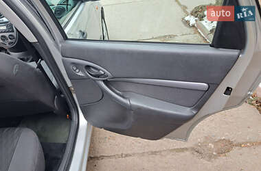 Хэтчбек Ford Focus 2001 в 