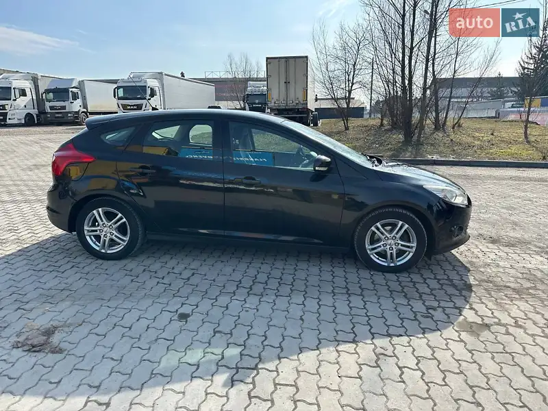 Хетчбек Ford Focus 2011 в 