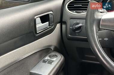 Хетчбек Ford Focus 2011 в 