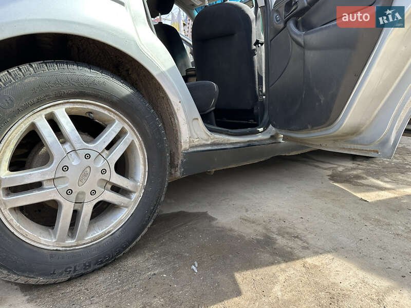Седан Ford Focus 2001 в Херсоне
