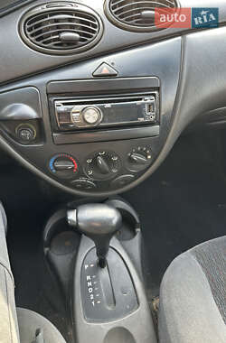 Седан Ford Focus 2001 в 