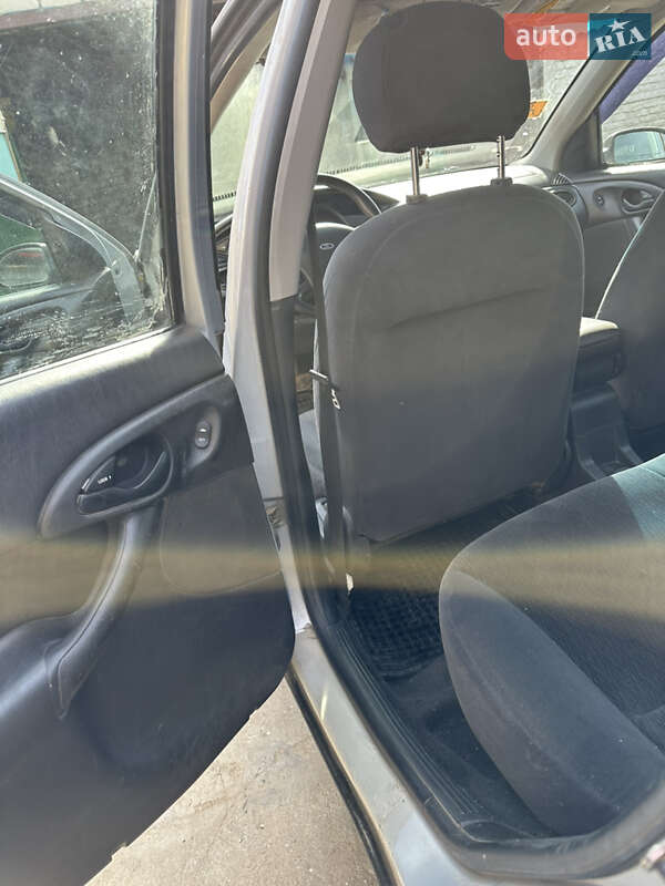 Седан Ford Focus 2001 в Херсоне