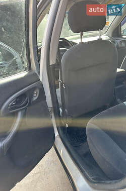 Седан Ford Focus 2001 в 