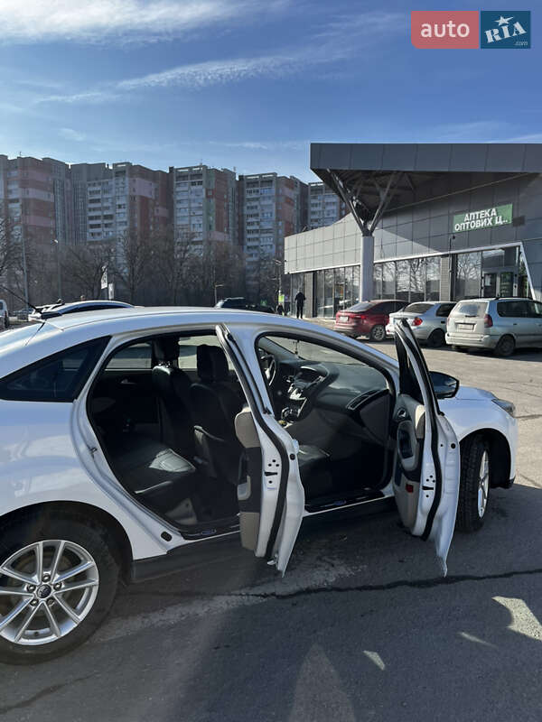 Седан Ford Focus 2015 в Дніпрі