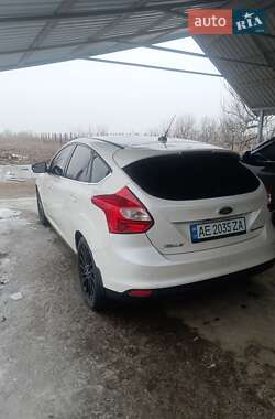 Хэтчбек Ford Focus 2013 в 