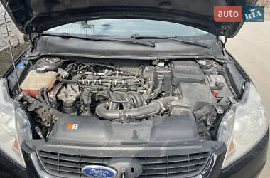 Седан Ford Focus 2010 в 