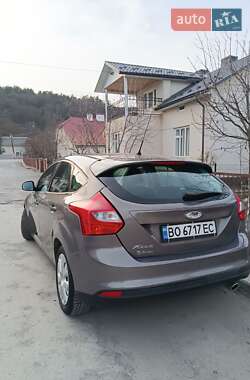 Хэтчбек Ford Focus 2011 в 