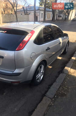 Хэтчбек Ford Focus 2006 в 