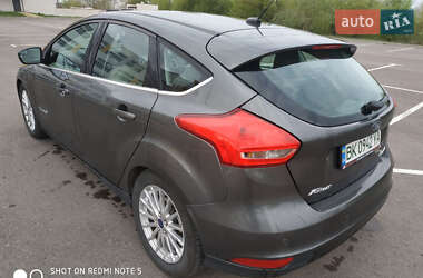 Хэтчбек Ford Focus 2015 в 
