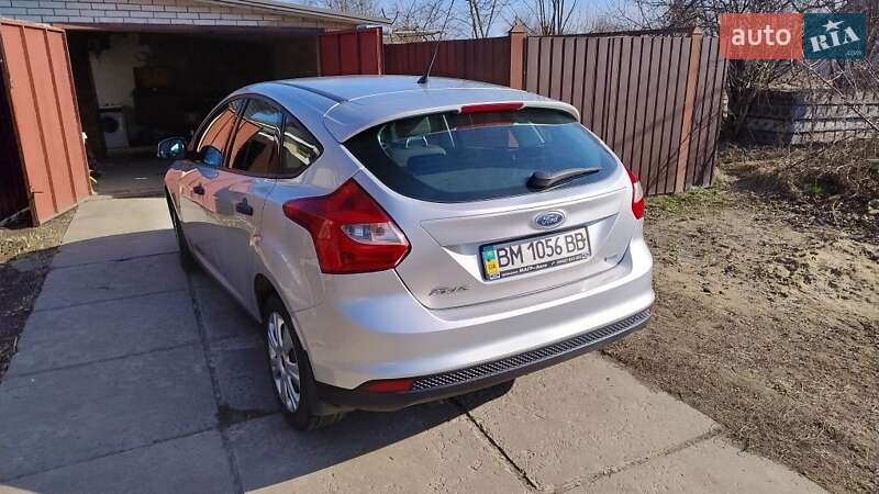 Хэтчбек Ford Focus 2014 в Глухове