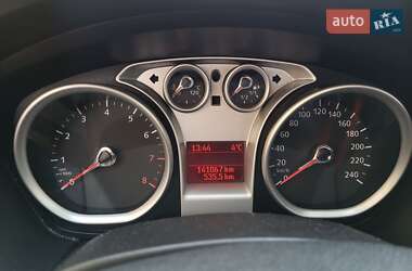 Хэтчбек Ford Focus 2011 в 