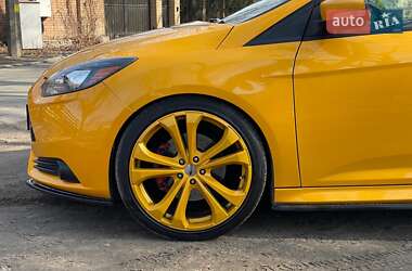 Хэтчбек Ford Focus 2013 в 