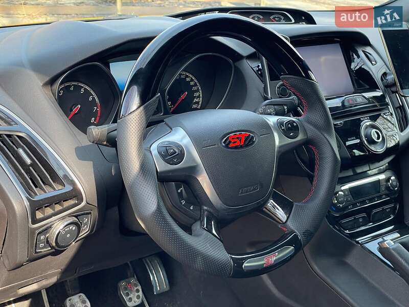 Хэтчбек Ford Focus 2013 в Киеве