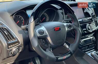 Хэтчбек Ford Focus 2013 в 