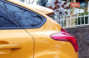 Хэтчбек Ford Focus 2013 в 