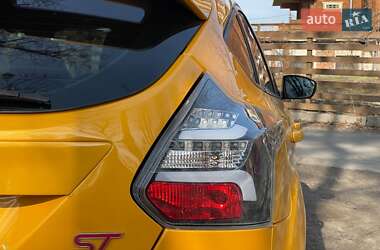 Хэтчбек Ford Focus 2013 в 