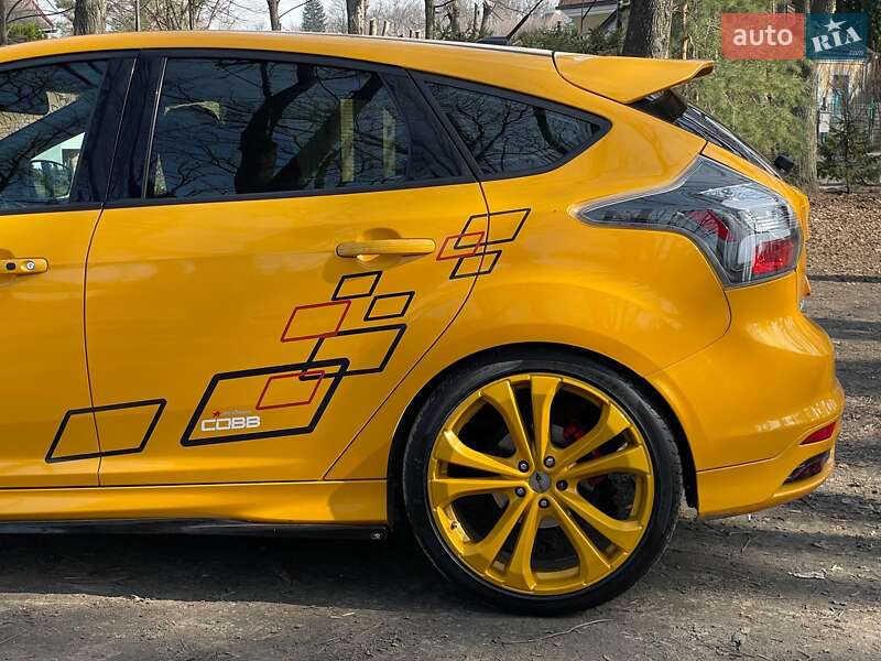 Хэтчбек Ford Focus 2013 в Киеве