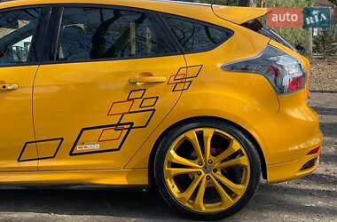 Хэтчбек Ford Focus 2013 в 