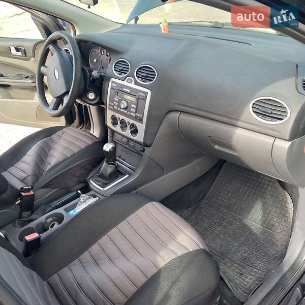 Хэтчбек Ford Focus 2005 в Каменец-Подольском