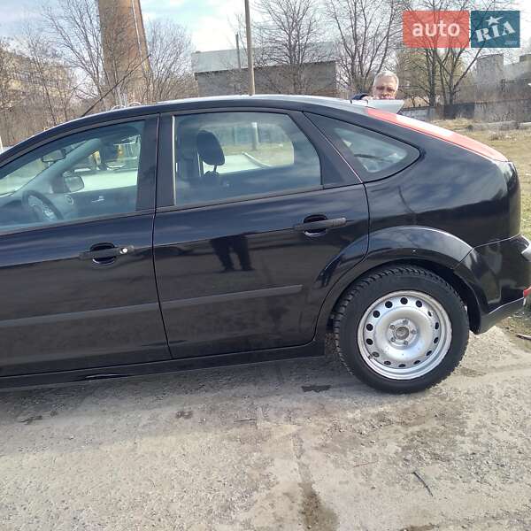Хэтчбек Ford Focus 2005 в Каменец-Подольском