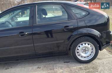 Хэтчбек Ford Focus 2005 в 