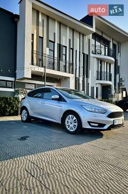 Хэтчбек Ford Focus 2015 в 
