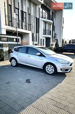 Хэтчбек Ford Focus 2015 в 