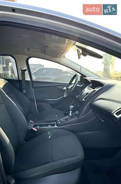 Хэтчбек Ford Focus 2015 в 