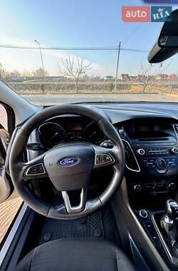 Хэтчбек Ford Focus 2015 в 