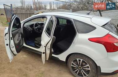 Хэтчбек Ford Focus 2014 в 