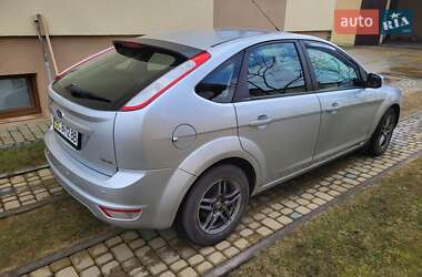 Хэтчбек Ford Focus 2011 в 
