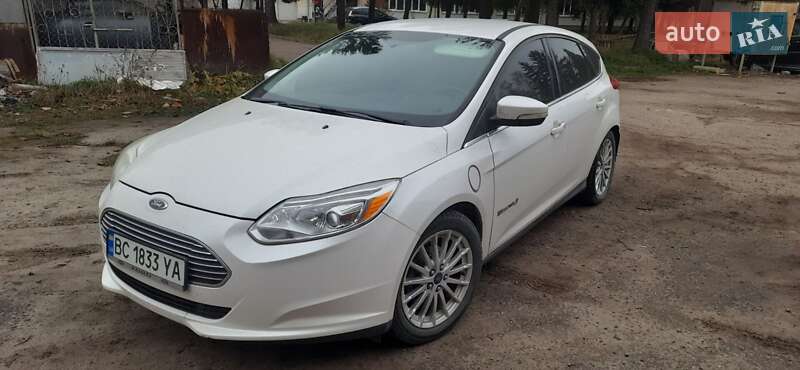 Хэтчбек Ford Focus 2013 в 
