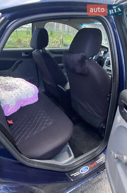 Хэтчбек Ford Focus 2011 в 