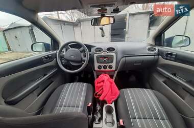 Хэтчбек Ford Focus 2011 в 
