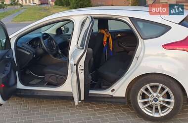 Хэтчбек Ford Focus 2015 в 