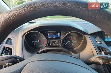 Хэтчбек Ford Focus 2015 в 