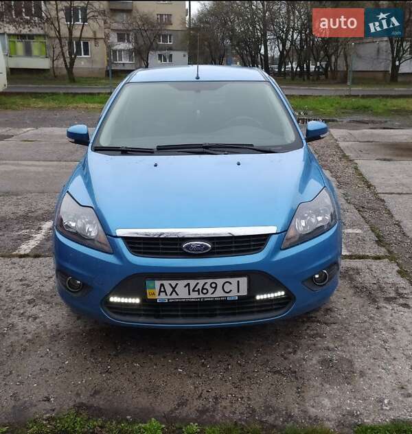 Хэтчбек Ford Focus 2010 в 
