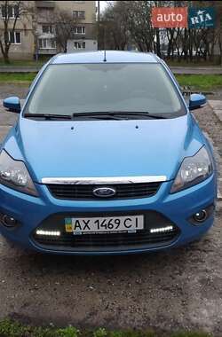 Хэтчбек Ford Focus 2010 в 