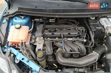 Хэтчбек Ford Focus 2010 в 