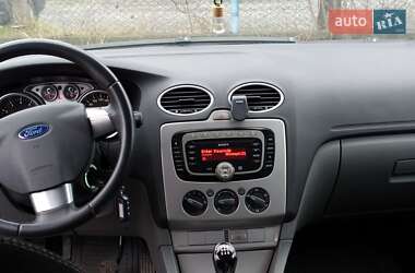 Хэтчбек Ford Focus 2010 в 