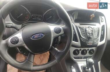 Хэтчбек Ford Focus 2013 в 
