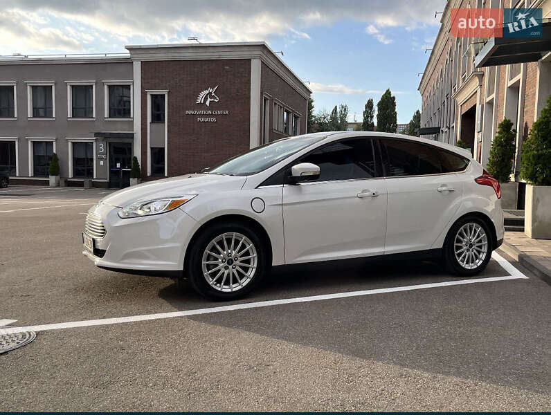 Хэтчбек Ford Focus 2013 в Киеве фото 6 Хэтчбек Ford Focus 2013 в Киеве